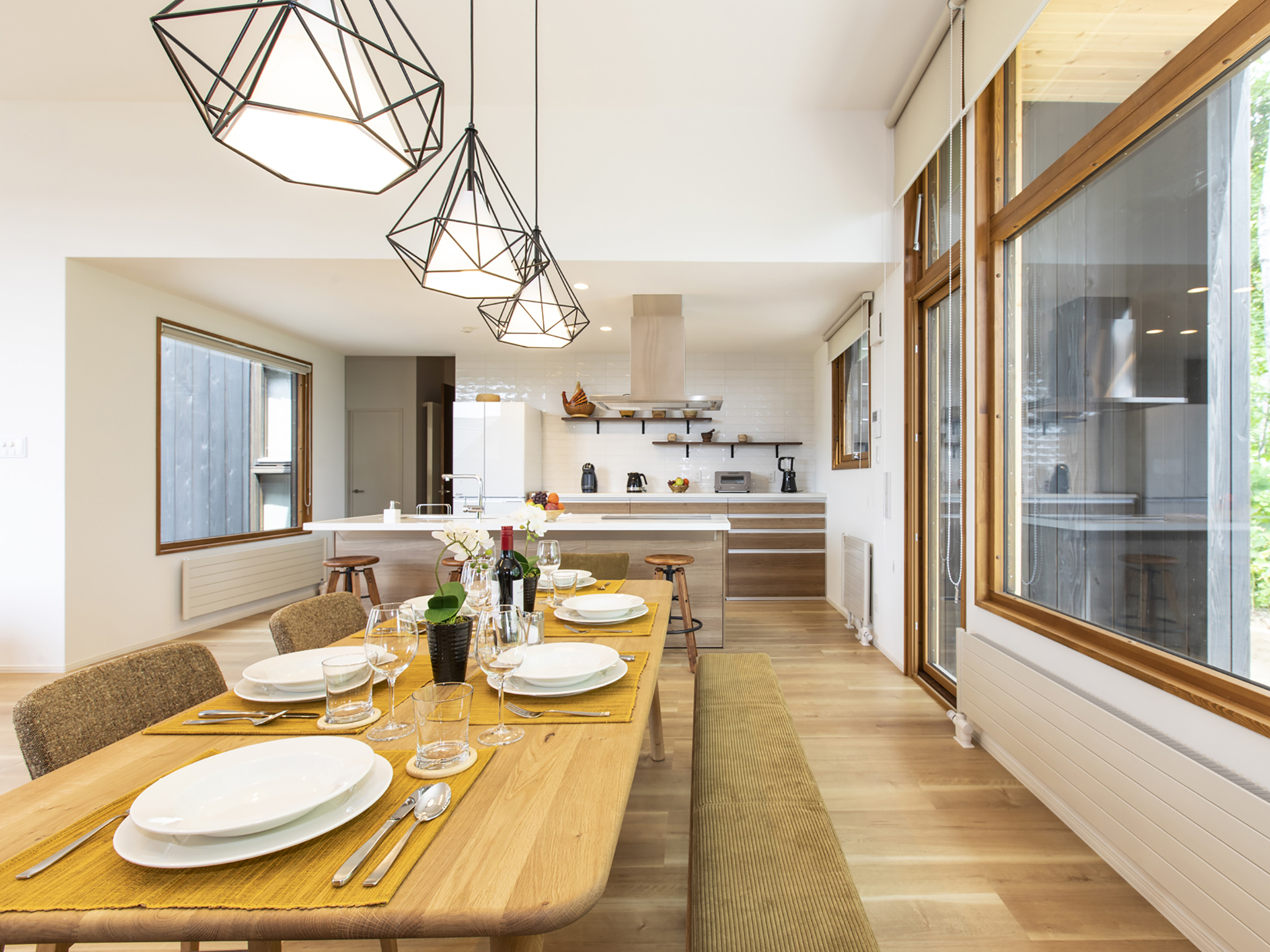 Birchwood Chalet - Kitchen and dining area design